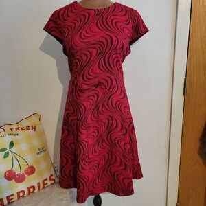 Red Black Swirl Fit and Flare Dress Petite 10P Cap Sleeve Textured Knit no belt